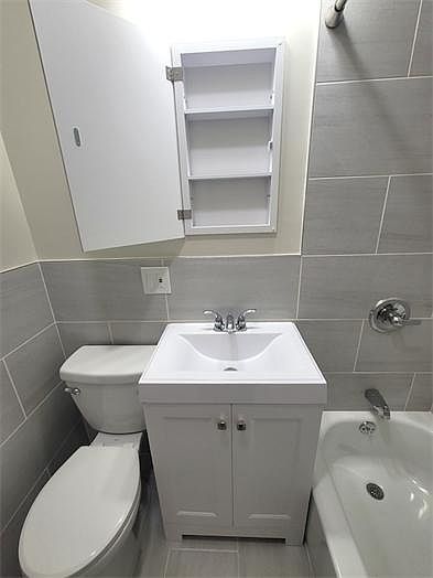 2nd image of 122 N 7th St APT 7