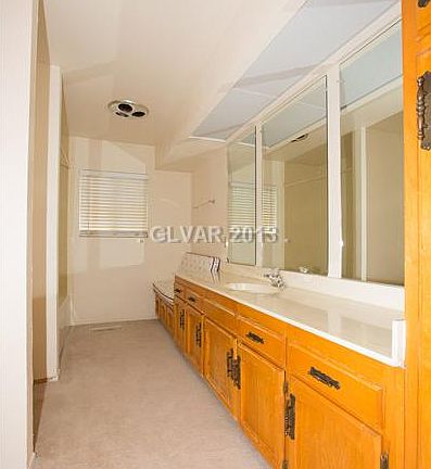 5th image of 880 Judi Pl