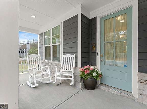 2nd image of 15 Lakeside Way NE