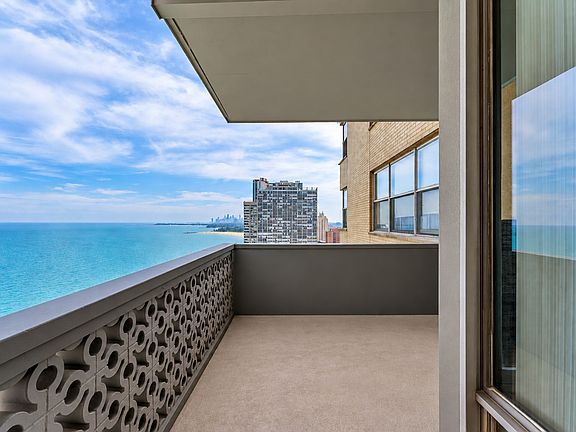 4th image of 6301 N Sheridan Rd APT 19F