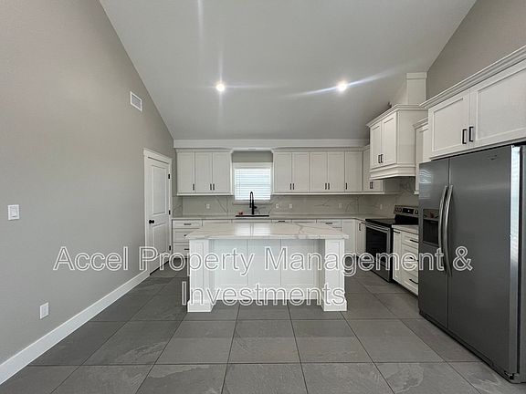 5th image of 3106 N Cummings Ave
