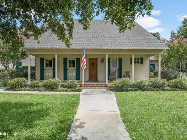 1356 E 2nd St, Pass Christian, MS 39571