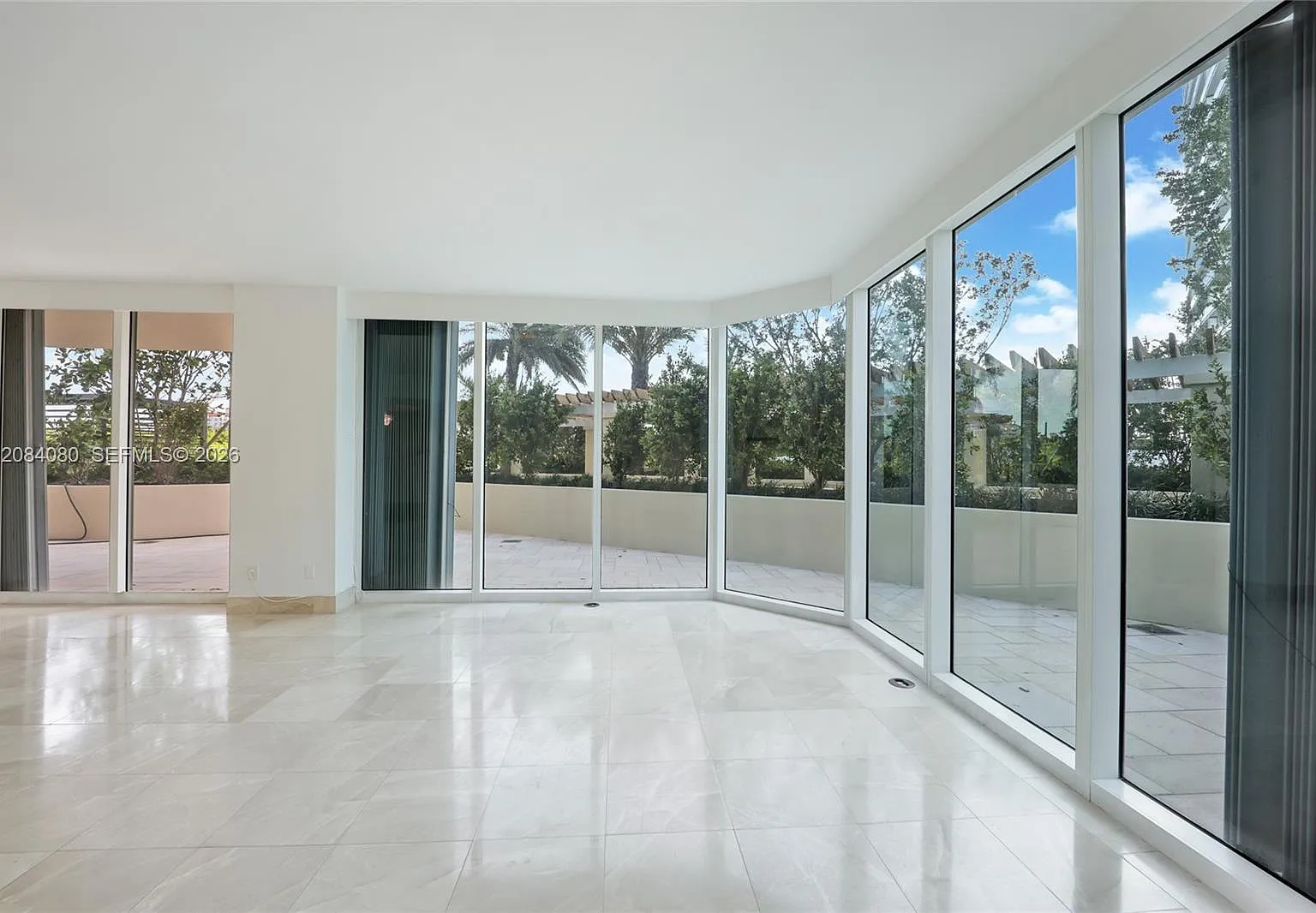 Portofino Tower Condo — Photo 2