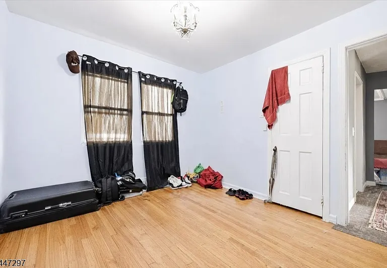 409 Tryon Ave — Photo 11