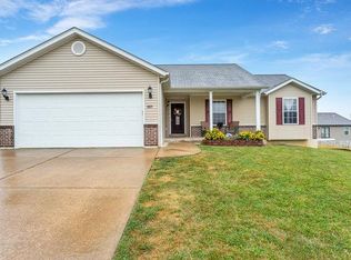 1021 Fenway Ct, Warrenton, MO 63383
