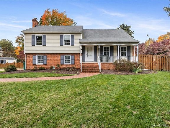 2nd image of 1526 Chauncey Ln