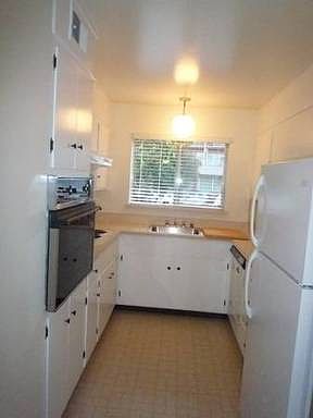5th image of 899 Webster St APT 5