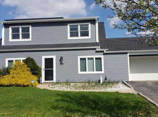 1 Harvest Ln, Levittown, NY 11756