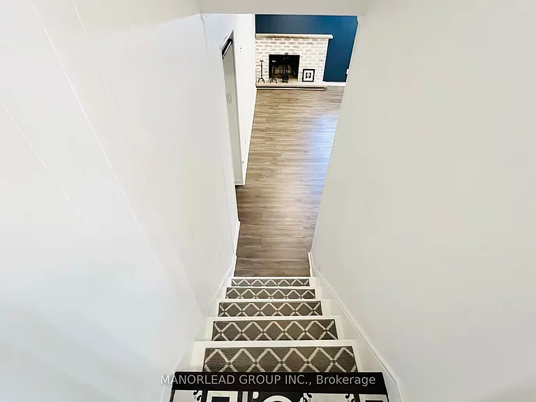 10 Greenyards Dr — Photo 32