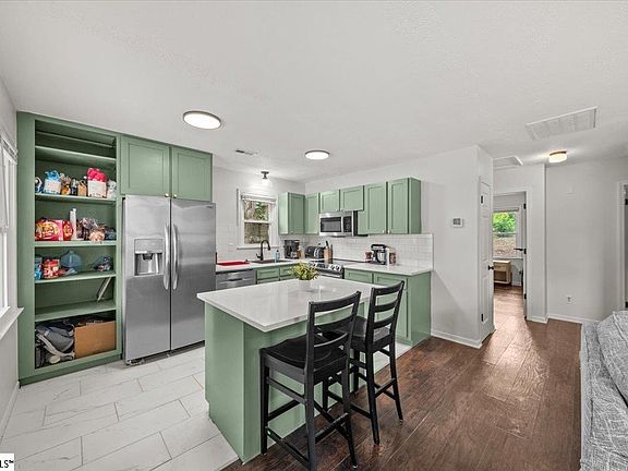 5th image of 42 Burgess Ave