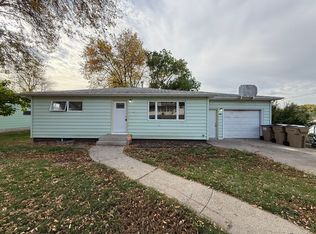 514 11th Ave NE, Minot, ND 58703