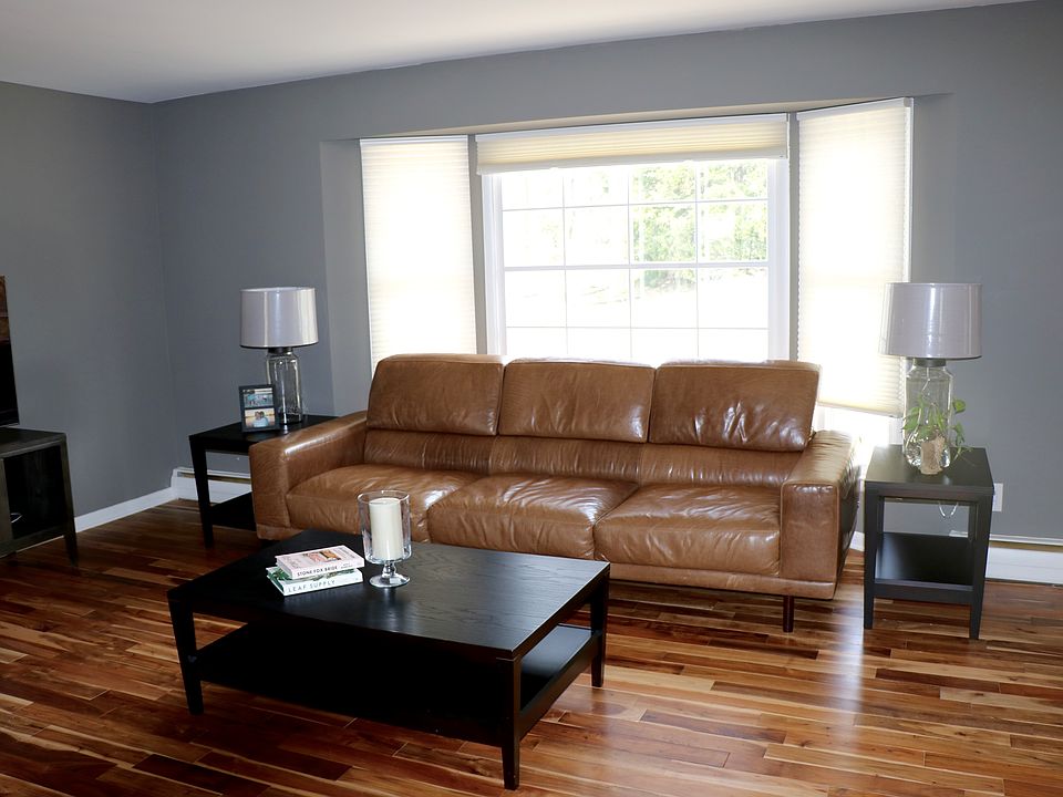 2nd image of 4073 Iverness Ln