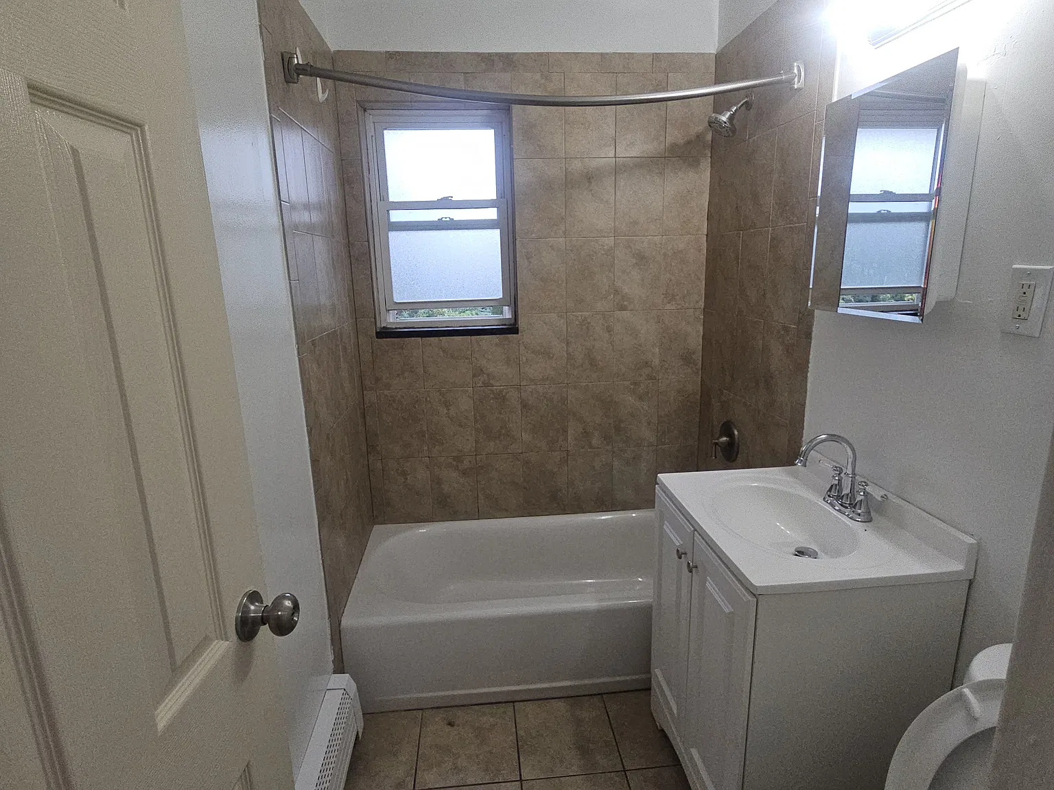 2 bed, $2,200 — Photo 4