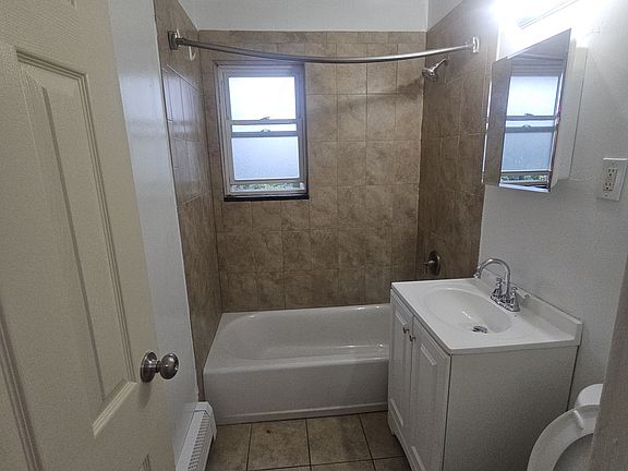 4th image of 114 River Rd #122B