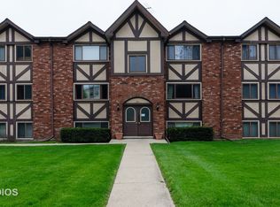 319 Dunning Ave APT 2D, Dundee, IL 60118