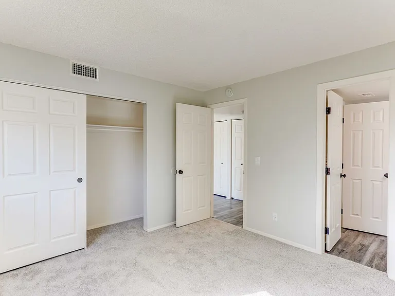 Dover Commons Apartments — Photo 16