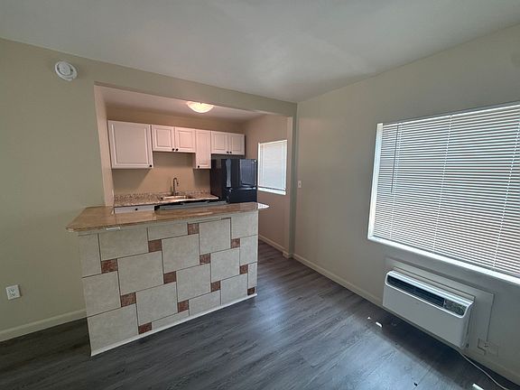 3rd image of 3619 Seminole Ave APT 10