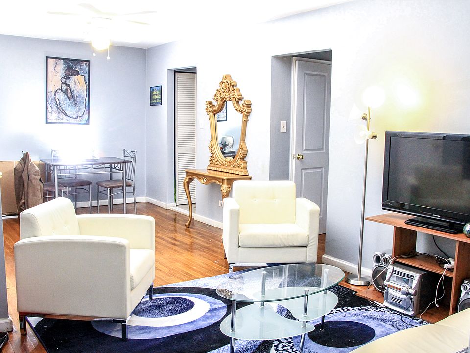 1st image of 310 Lenox Rd APT 5U