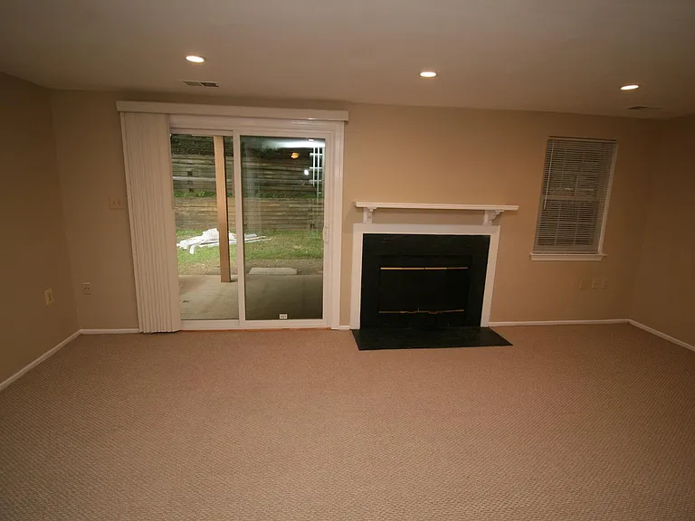 512 Suffield Dr — Photo 27