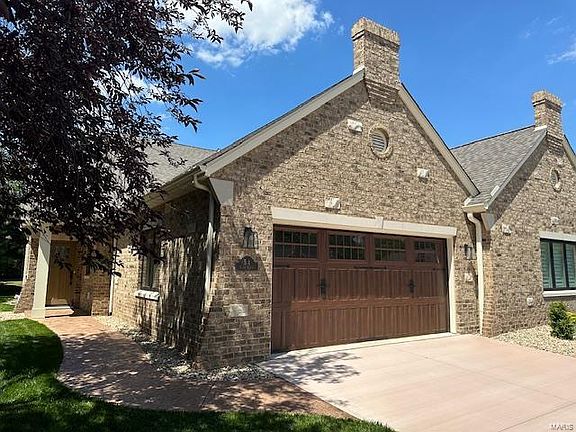 2nd image of 5 Villa Ct #A