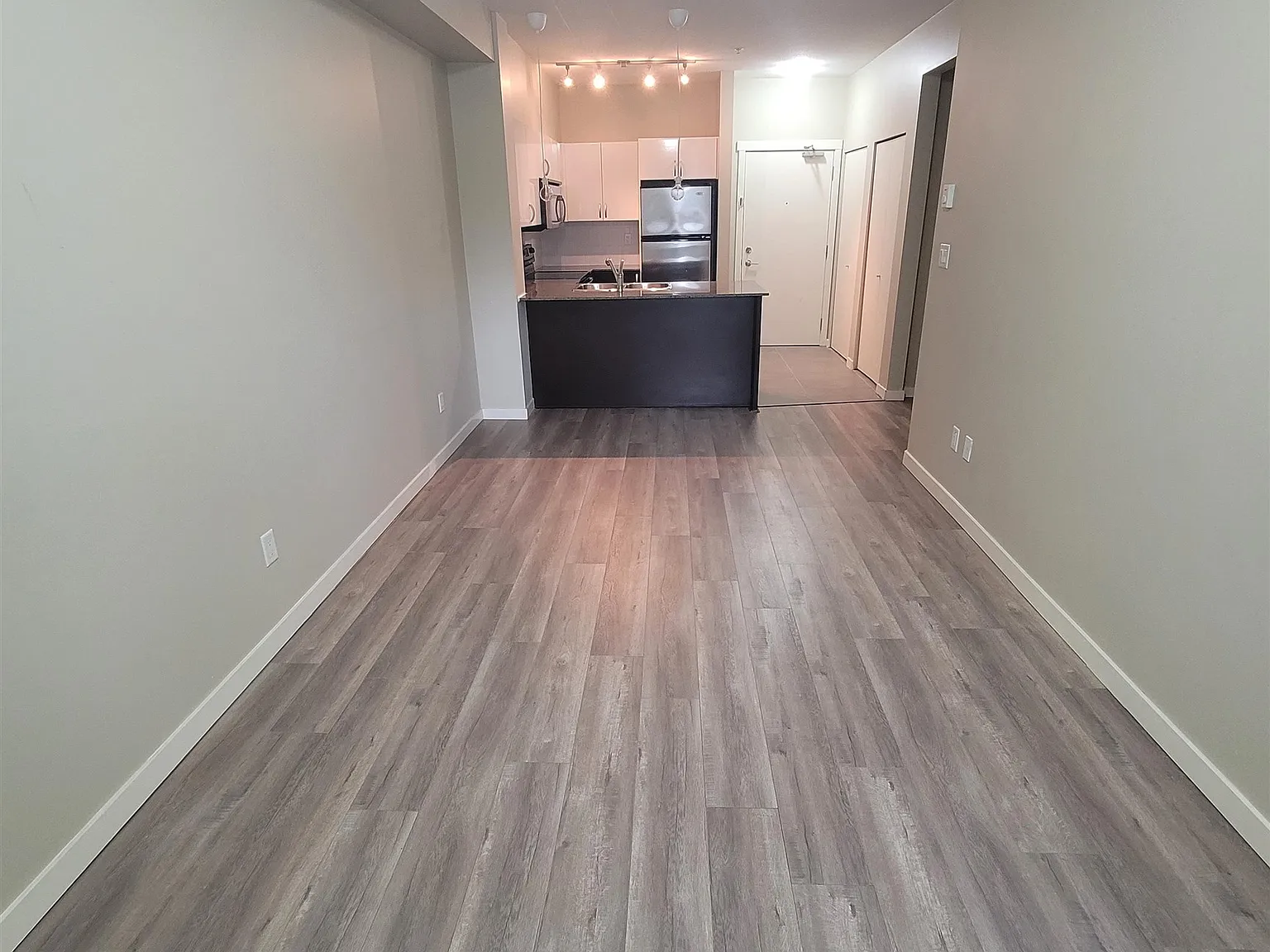1 bed, 800 sqft, $1,750 — Photo 2