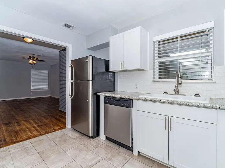 467 Shannon Lee St — Photo 8
