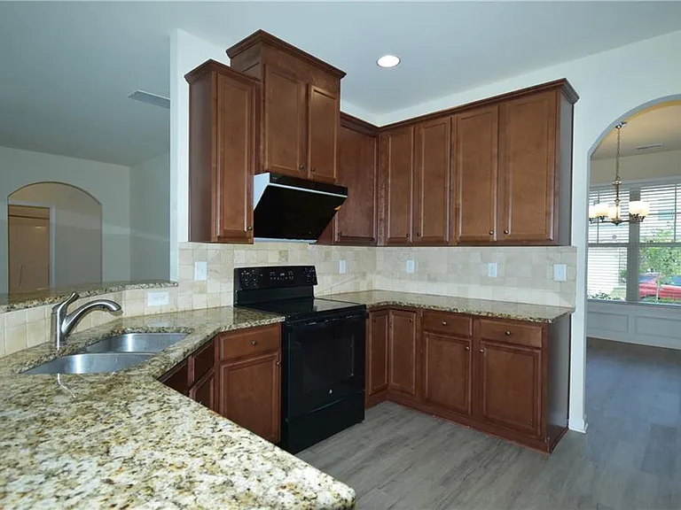 3094 Tofte Dr — Photo 10