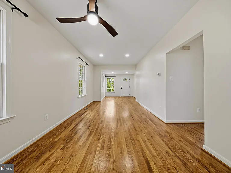 1801 S Glebe Rd — Photo 8