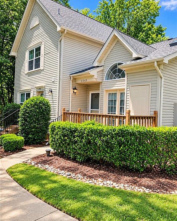 1st image of 2405 London Pointe Dr