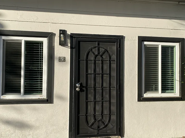 2278 Newport Blvd #5 — Photo 2