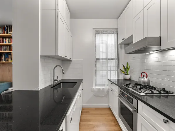 834 Riverside Drive image 9 of 31