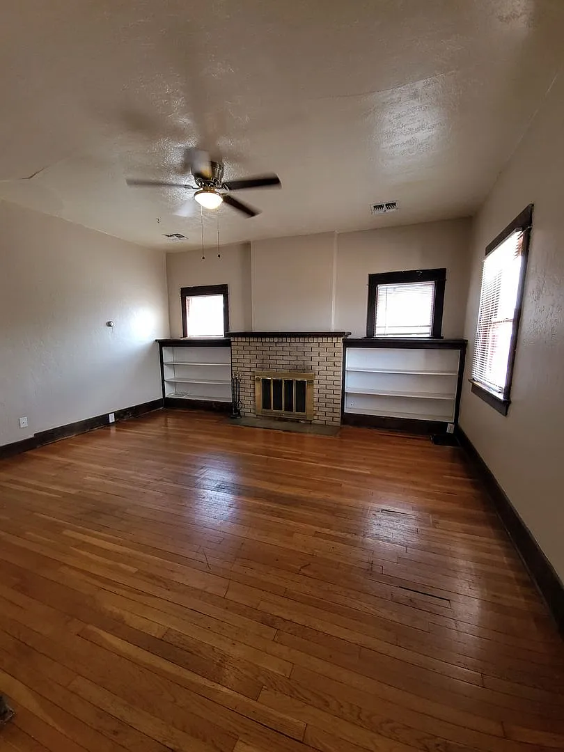 1137 E. Elm St. — Photo 4