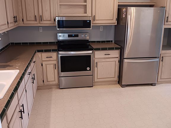 2nd image of 31020 W Lynwood St