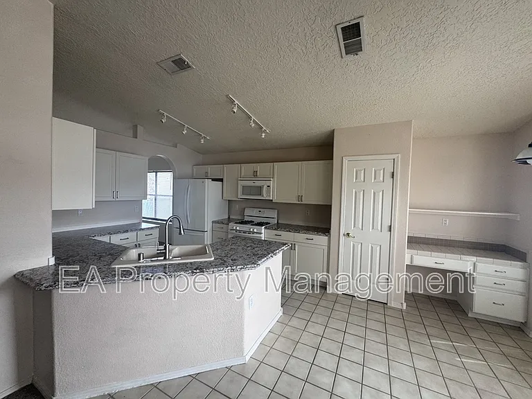 11606 Herman Roser Ave SE — Photo 6