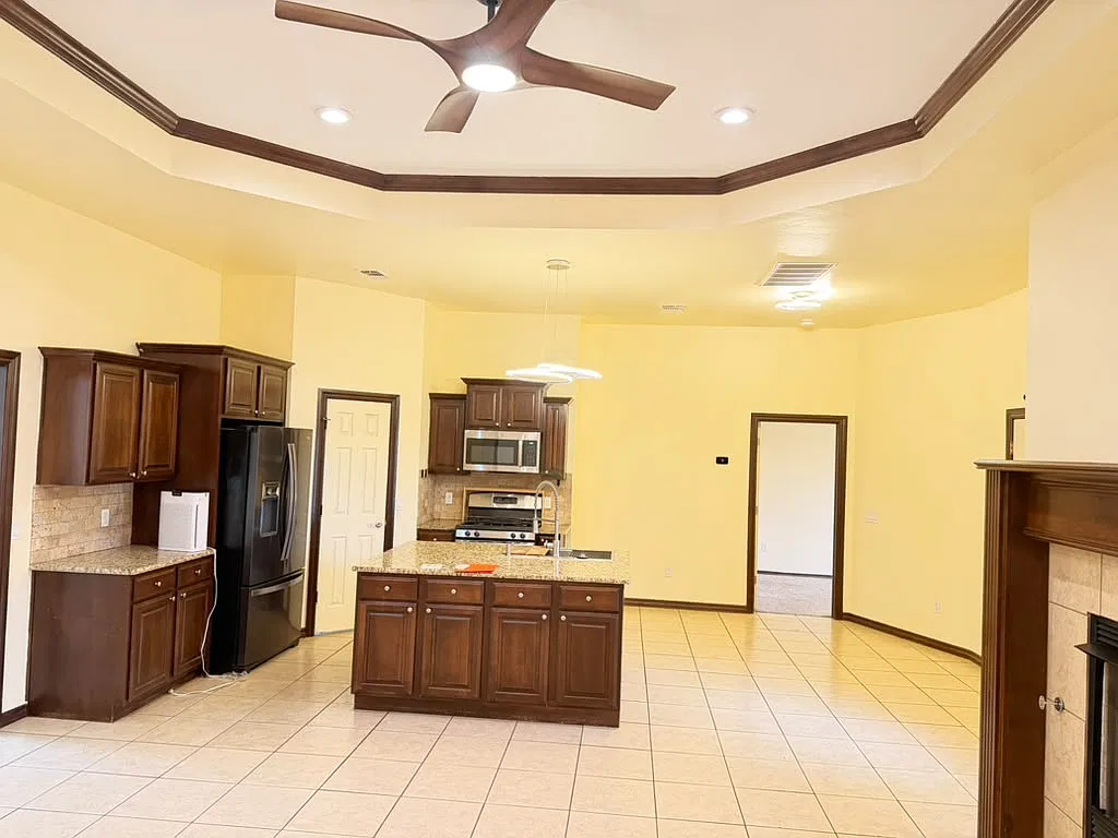 4 bed, 1634 sqft, $1,995 — Photo 4