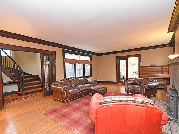 3rd image of 188 Lafayette Cir
