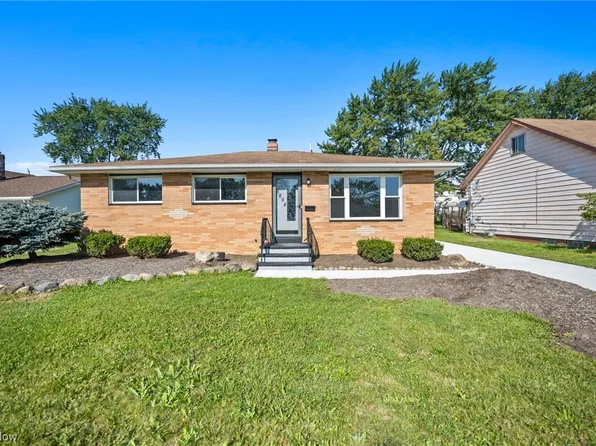 5894 Scarlet Oak Dr, Bedford Heights, OH 44146