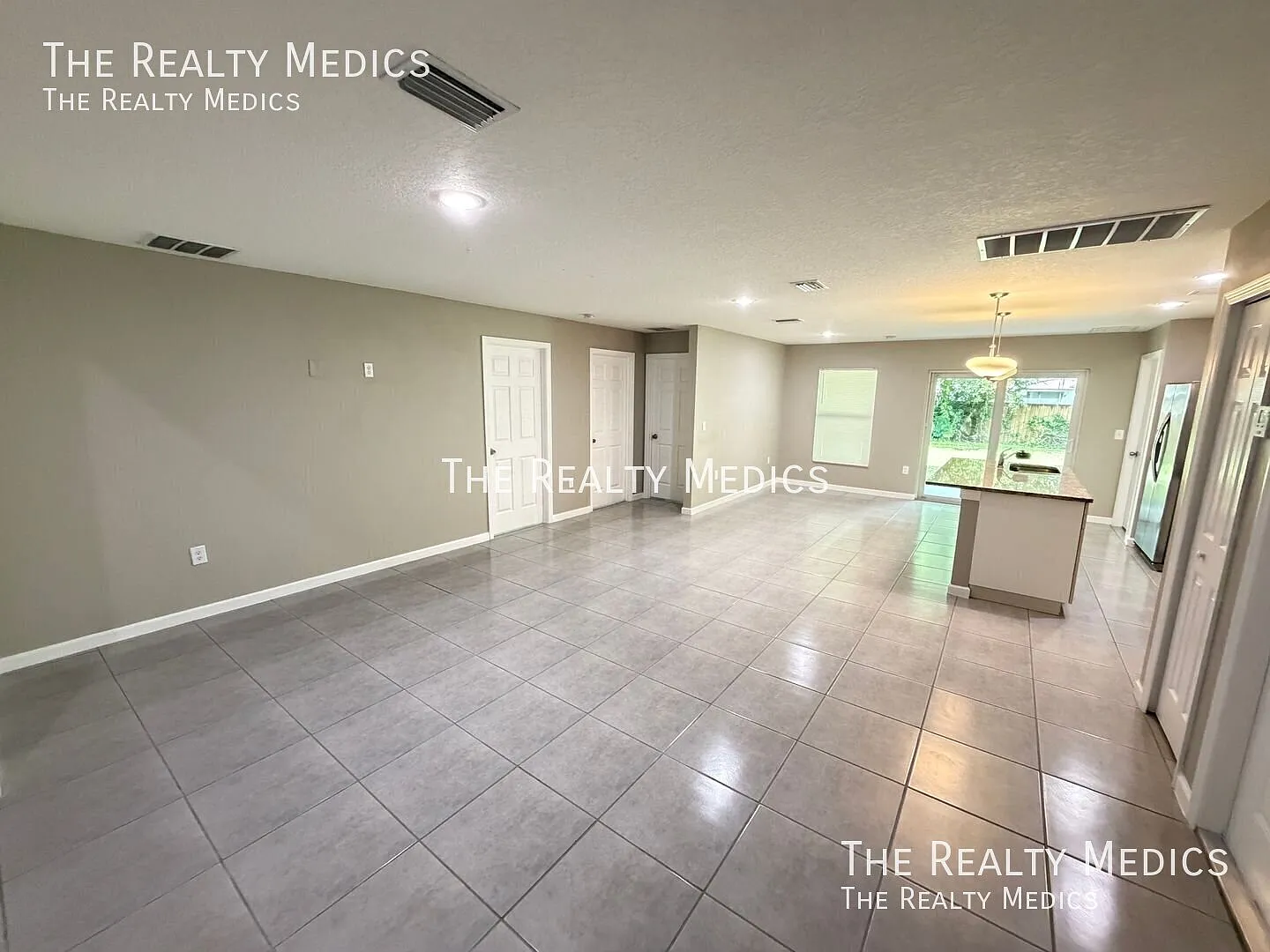 Incredible 4 Bedroom, 2 Bathroom Home In Palm Bay!! — Photo 4