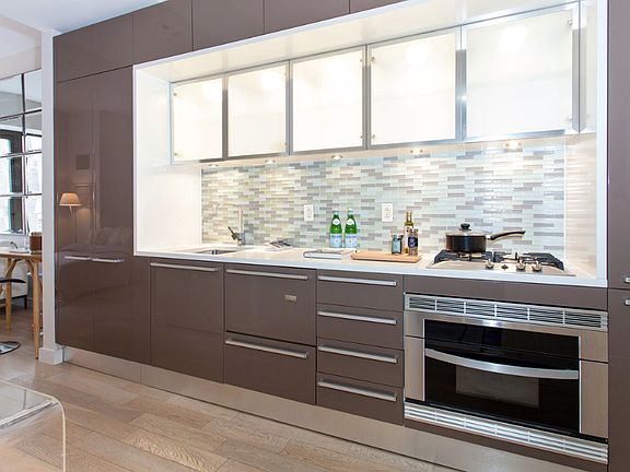 4th image of 75 Wall St APT 27H