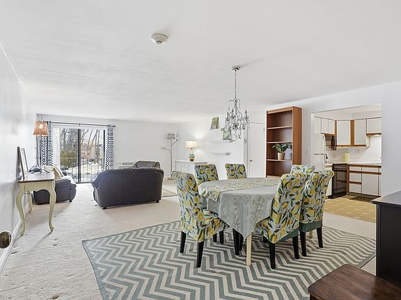 4th image of 1321 Worcester Rd APT 201