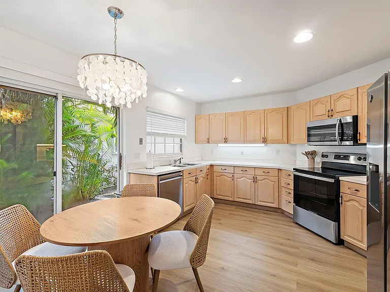 137 Eagleton Ct — Photo 5