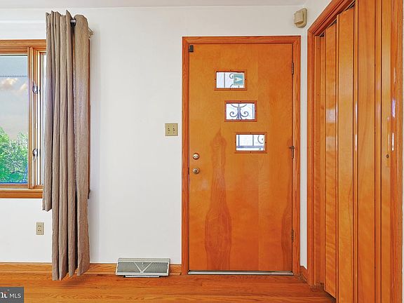5th image of 12043 Iris Ave