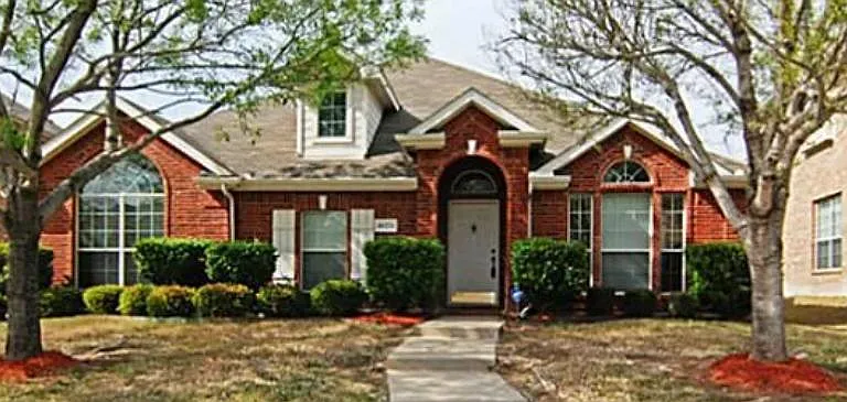 10374 Coach House Ln — Photo 1