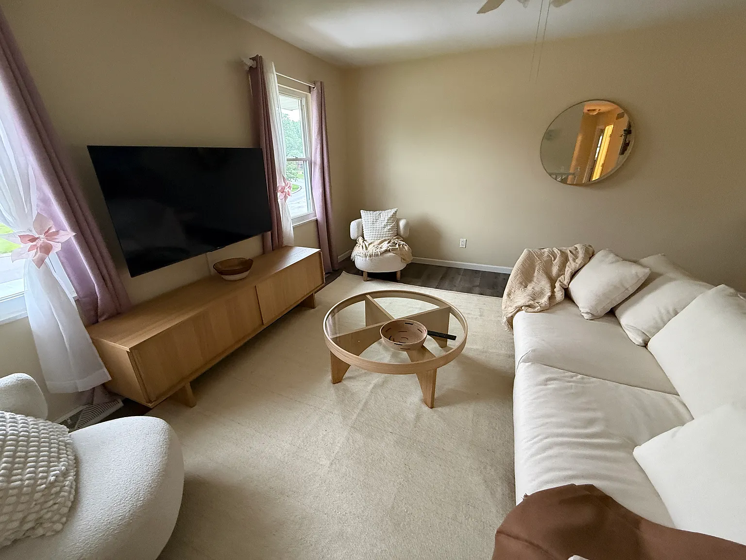 3 bed, 1.5 bath, 1400 sqft, $3,995 — Photo 2
