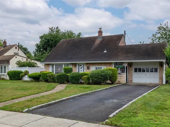 50 Sycamore Lane, Levittown, NY 11756