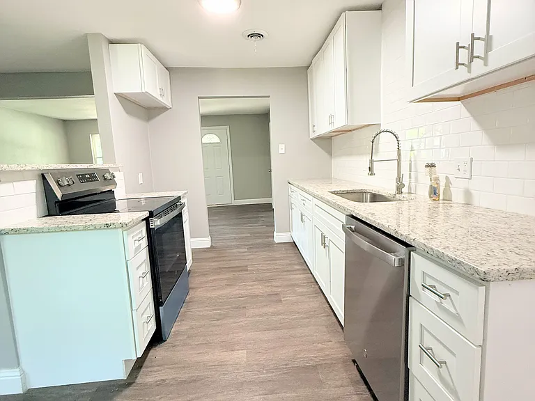 502 E Park Ave — Photo 1