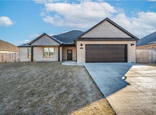 511 Piper Ln, Centerton, AR 72719