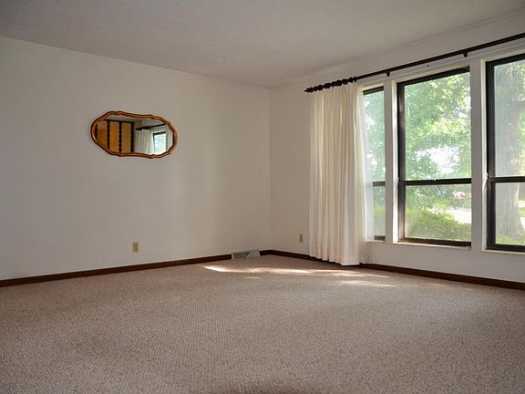 3rd image of 7805 Berkshire Blvd