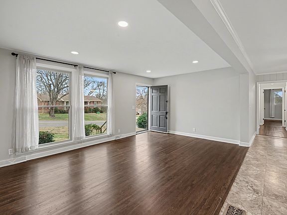 3rd image of 121 Jacksonian Dr