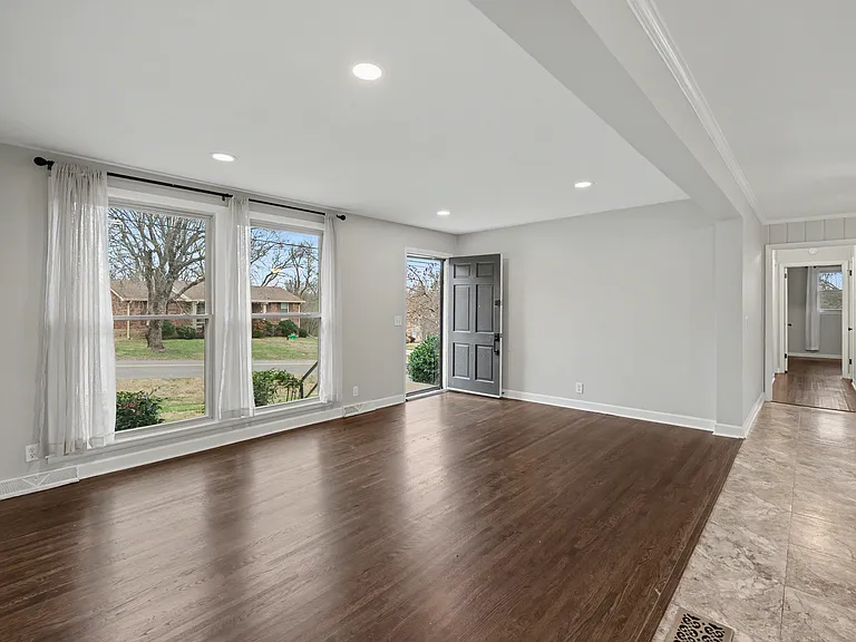 121 Jacksonian Dr — Photo 3
